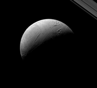 Enceladus (Saturn II, SII) _ North up _ S = 137 000 км _ 18 08 2015 _ Cassini _ A.jpg