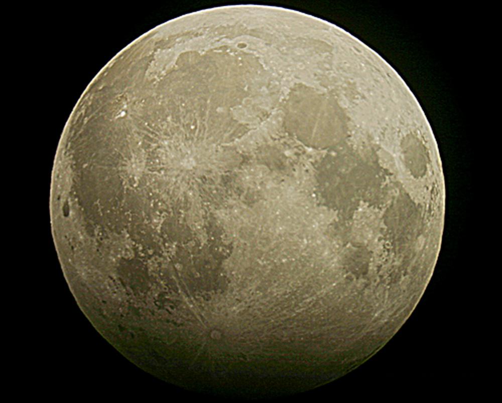 Луна 2006 года. Полутеневое лунное затмение. Луна 2009 года. Луна в 2006 году.